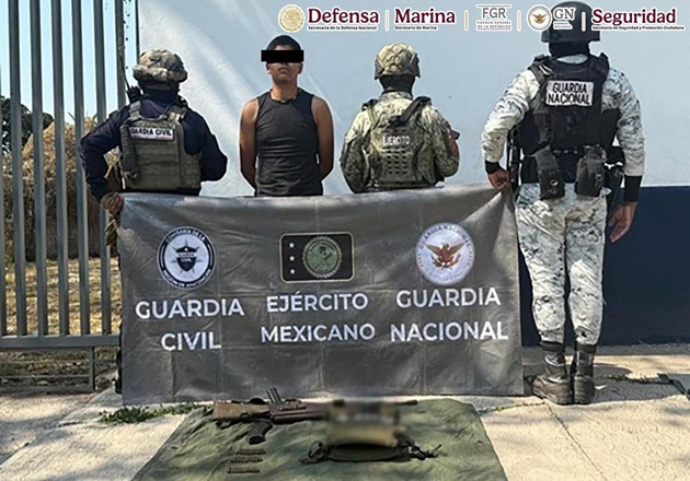 En Michoacán, detienen a cuatro personas; aseguran armas de fuego y artefactos explosivos improvisados