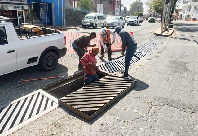 Ayuntamiento de Tlaxcala rehabilita rejilla en La Garita para mejorar la movilidad ciudadana