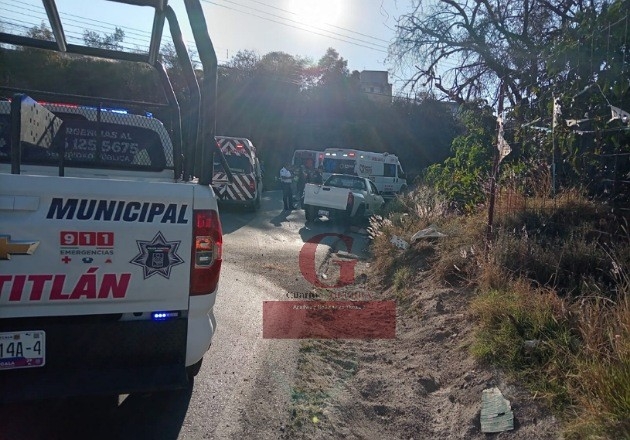 Familia sobrevive a accidente vehicular en límites de Amaxac y Apetatitlán