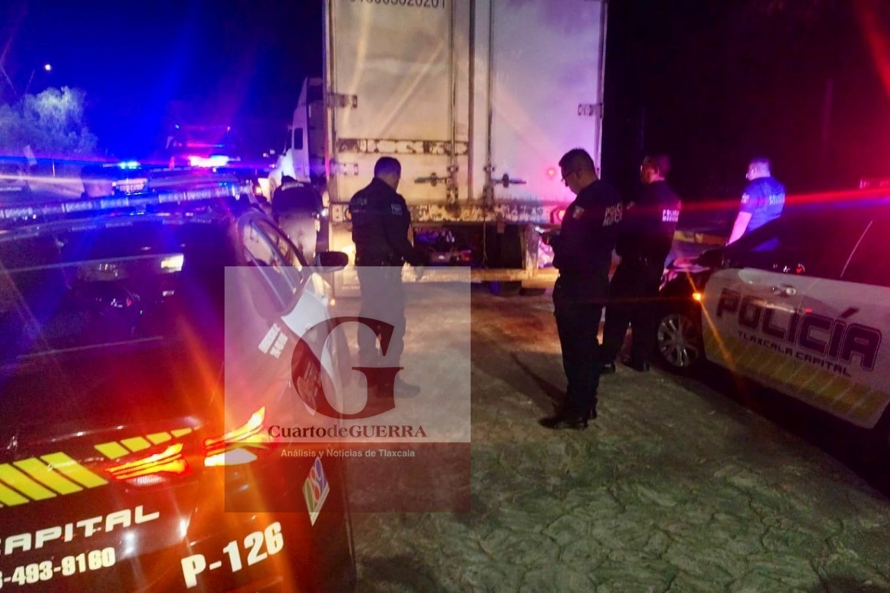 Elementos de la Policía Municipal de Tlaxcala aseguraron un tractocamión con reporte de robo