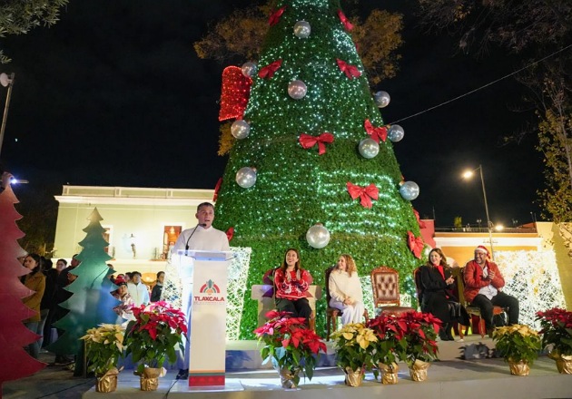 Alfonso Sánchez García enciende el árbol navideño y llama a promover ambientes de paz y convivencia en Tlaxcala