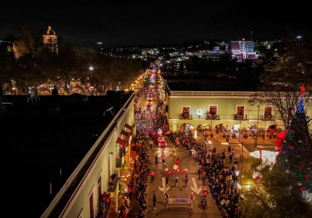 Todo un éxito el primer desfile navideño organizado por el gobierno de Alfonso Sánchez García