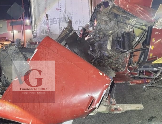 Muere mujer tras choque por alcance de tractocamiones en Huamantla