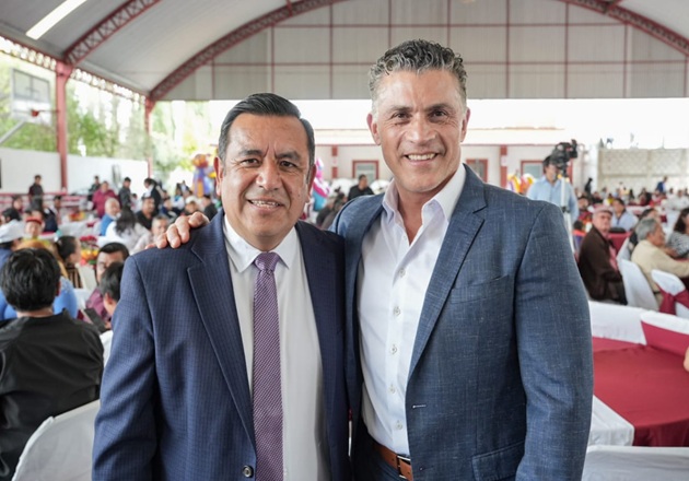Alfonso Sánchez García asiste al Primer Informe de Gobierno del alcalde de Panotla