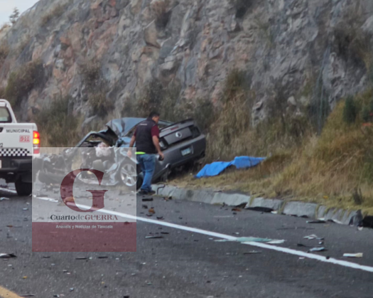 Choque fatal en la Tlaxco-El Tejocotal: Un muerto y derrame de sustancias tras colisión