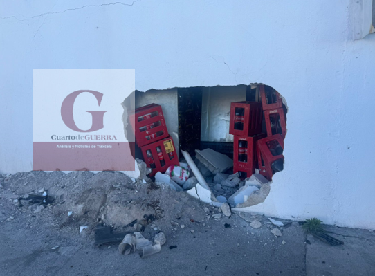 Conductora en presunto estado de ebriedad choca contra patrulla de la policía de Tlaxcala