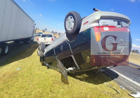Choque entre patrulla de Calpulalpan y camioneta particular deja cuatro lesionados en Nanacamilpa