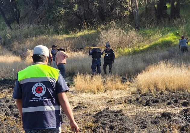Protección Civil de Chiautempan, autoridades comunitarias y vecinos sofocan incendio en Cuahuixmatlac