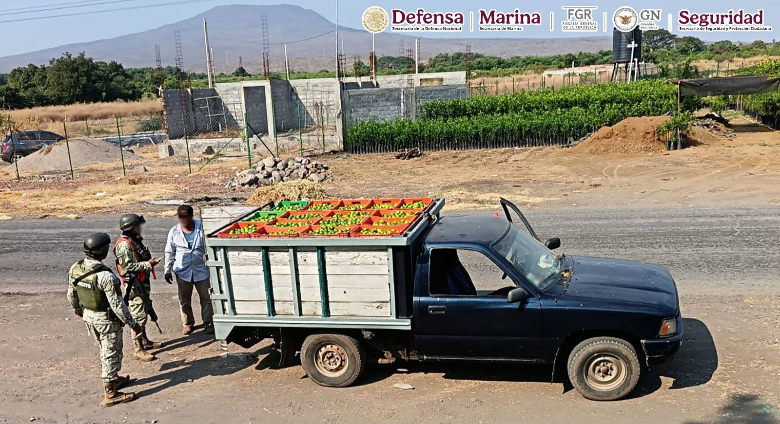 En Michoacán, detienen a 12 personas, aseguran vehículos e inhabilitan una toma clandestina