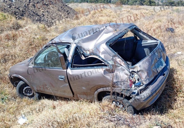 Domingo de accidentes en la Apizaco-Tlaxco: Choque y familia lesionada al salirse de la carretera