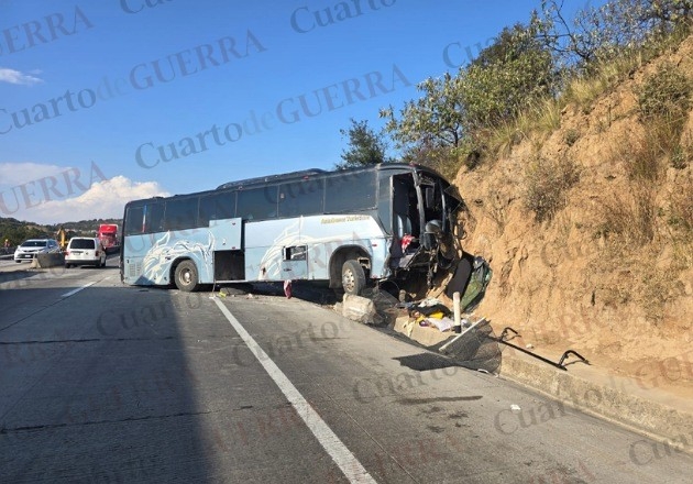 Accidente de autobús turístico deja 15 lesionados en el Arco Norte,  a la altura de Españita