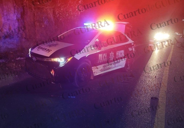 Motociclista choca contra patrulla de Amaxac de Guerrero en Dos Arroyos y resulta herido