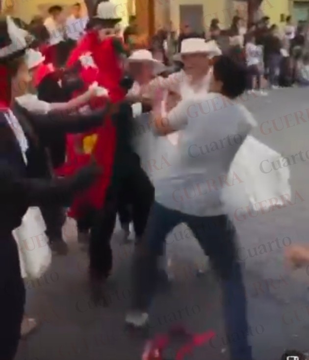 Violencia en el Carnaval de Tlaxcala: Integrantes de la Camada Panotla 2000 son agredidos en pleno desfile