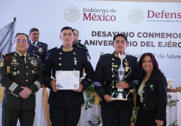 Gobernadora Lorena Cuéllar asiste al 113 aniversario del Ejército; recibe respaldo de las fuerzas armadas en Tlaxcala