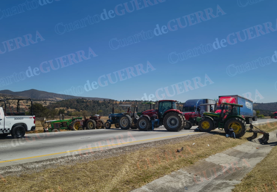 Campesinos bloquean el Arco Norte; exigen a Sheinbaum cumplir con precios de garantía