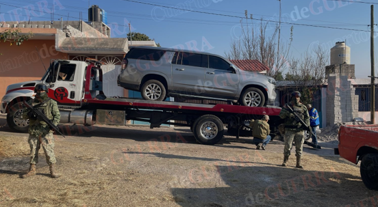 Aseguran tres vehículos en La Aurora, Tepeyanco; estarían ligados a las Cuatro Letras