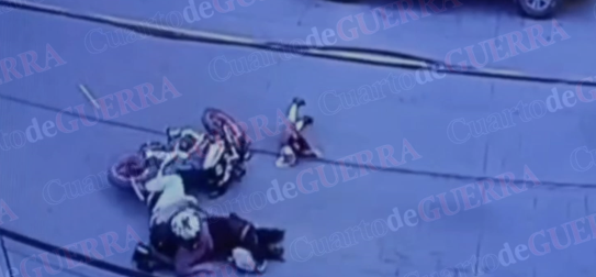 Motociclista atropella a madre e hija en el centro de Calpulalpan y huye