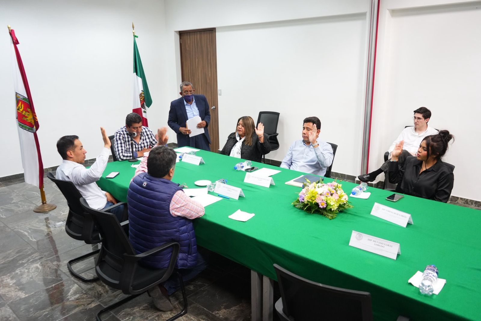 Aprueban en comisión dictámenes para reconocer a primera legisladora tlaxcalteca y tipificar violencia digital mediante uso de IA