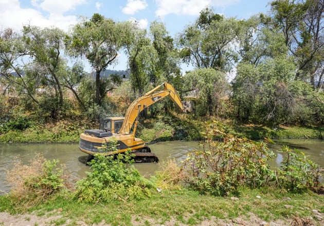 Gobierno de Alfonso Sánchez García realiza desazolve en el río Zahuapan
