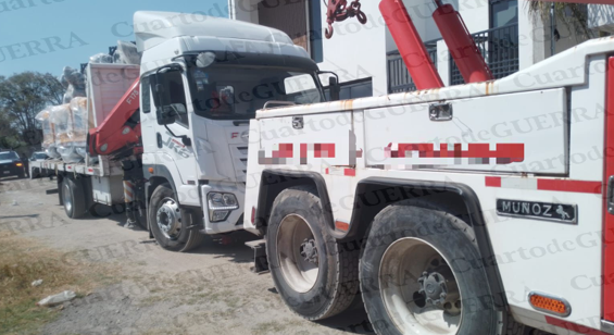 ¡Millonario botín recuperado! Interrumpen descarga de maquinaria robada en Tlaltepango; delincuentes logran huir