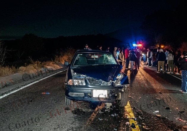 Pareja de jóvenes se accidenta en motocicleta; ella muere y él se debate entre la vida y la muerte