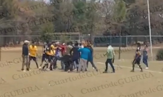 Violencia mancha las semifinales en Cuaxomulco: agreden a árbitros en la Liga de Santa Cruz