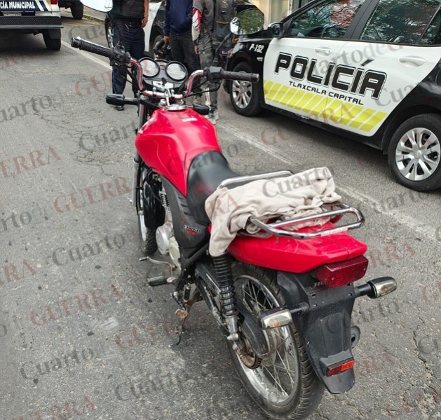 Recupera Policía de Tlaxcala motocicleta con reporte de robo, en San Buenaventura Atempan