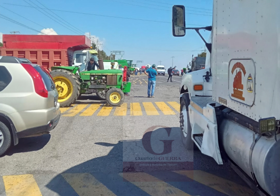 Campesinos se manifiestan en la México-Veracruz; denuncian hostigamiento y mantienen protesta sin bloqueos