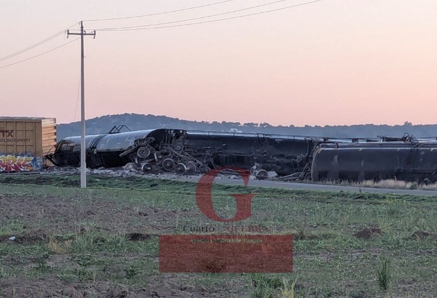 Se descarrila tren con material inflamable en Apizaco