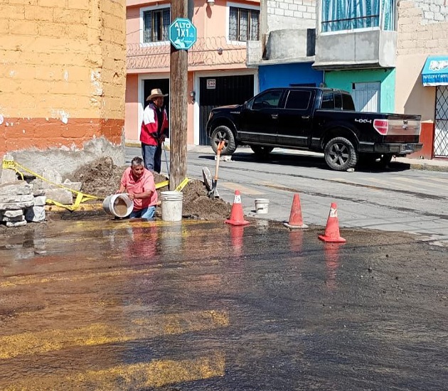 CAPAMH atiende fuga y refuerza revisión de red en Roberto Covarrubias Sur