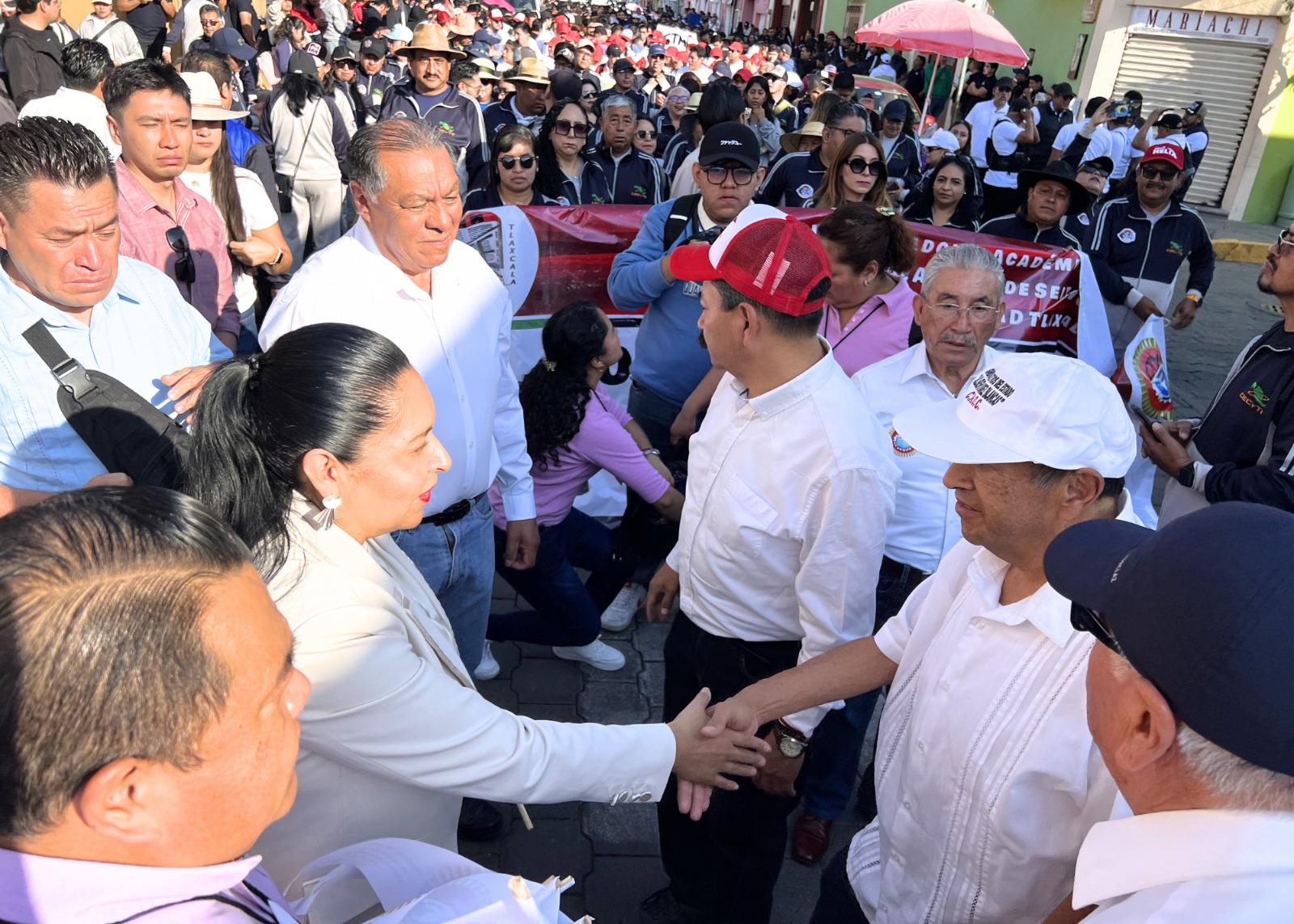 Con paso firme en el corazón de Tlaxcala, Ana Lilia Rivera camina junto a la clase trabajadora