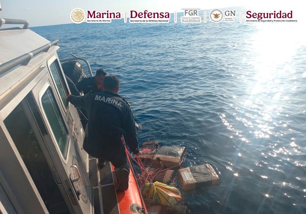 En aguas del Golfo de Tehuantepec, la Marina asegura dos toneladas de cocaína