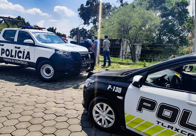 Resguarda Policía y Protección Civil Municipal de Tlaxcala zona tras volcadura de camión