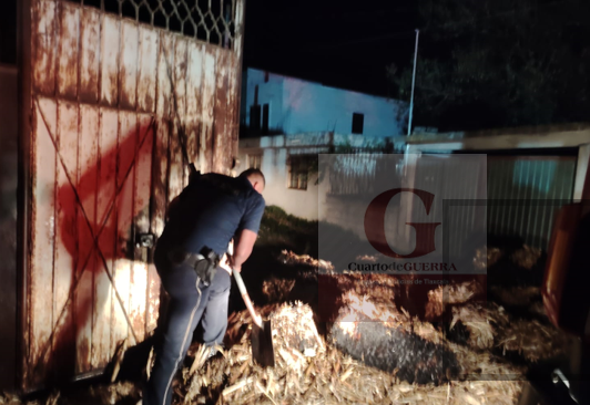 Fuerte incendio en vivienda de Hueyotlipan deja cuantiosos daños y muerte de ganado