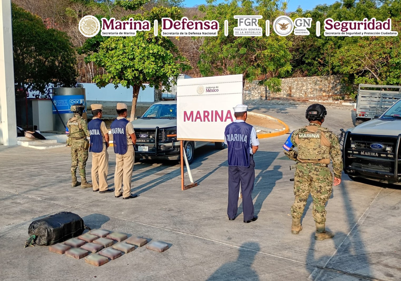 Al suroeste de Oaxaca, autoridades federales aseguran carga ilícita en la mar