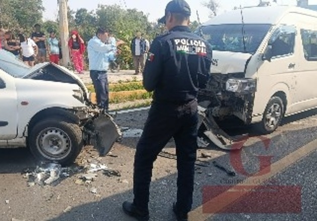 Invasión de carril deja siete lesionados en Dos Arroyos, Amaxac
