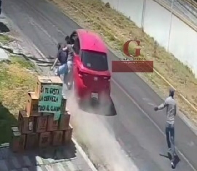 Con gas lacrimógeno roban auto de Mercado Libre y dejan a dos mujeres heridas en Apizaco
