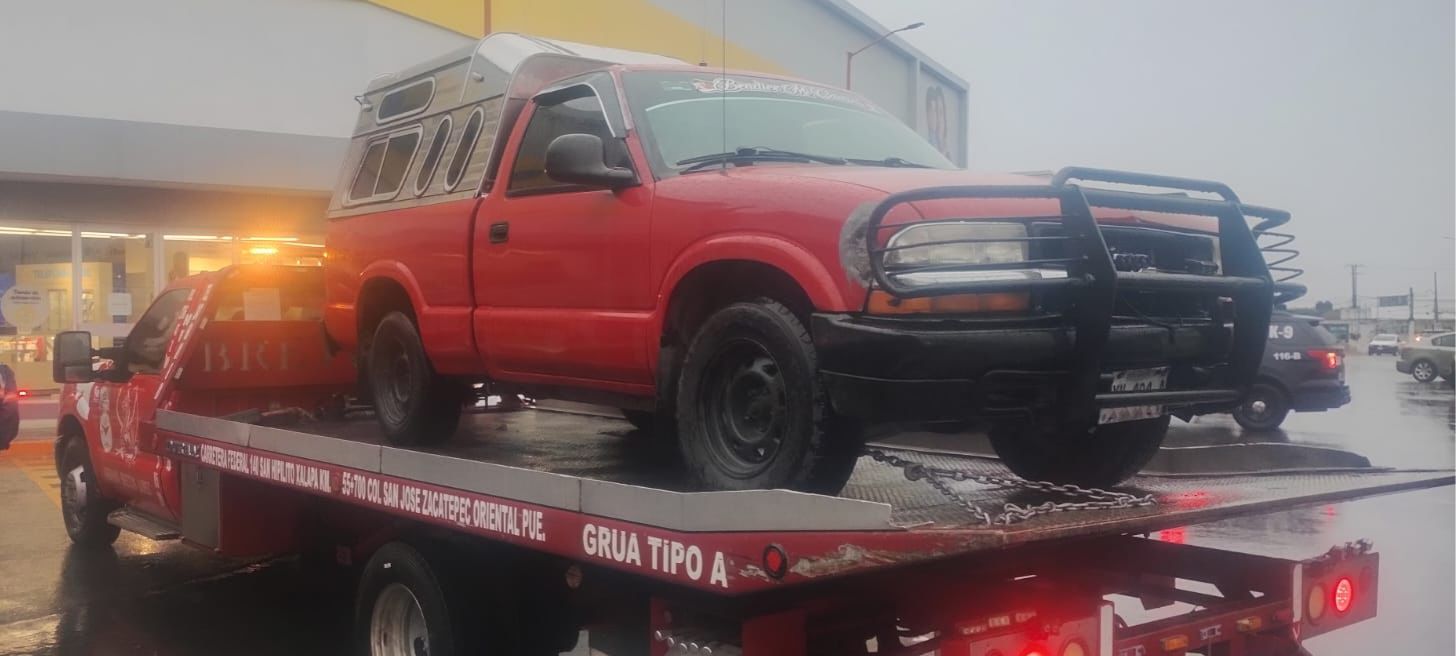 Gracias a la coordinación interinstitucional, recuperan camioneta con reporte de robo en Huamantla