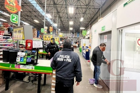 Delincuentes vacían Bodega Aurrera en Tlaxco tras burlar cámaras y alarmas