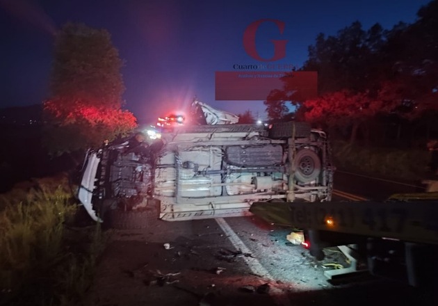 Choque frontal deja un prensado grave en la Apizaco-Tlaxco; hay al menos otro herido