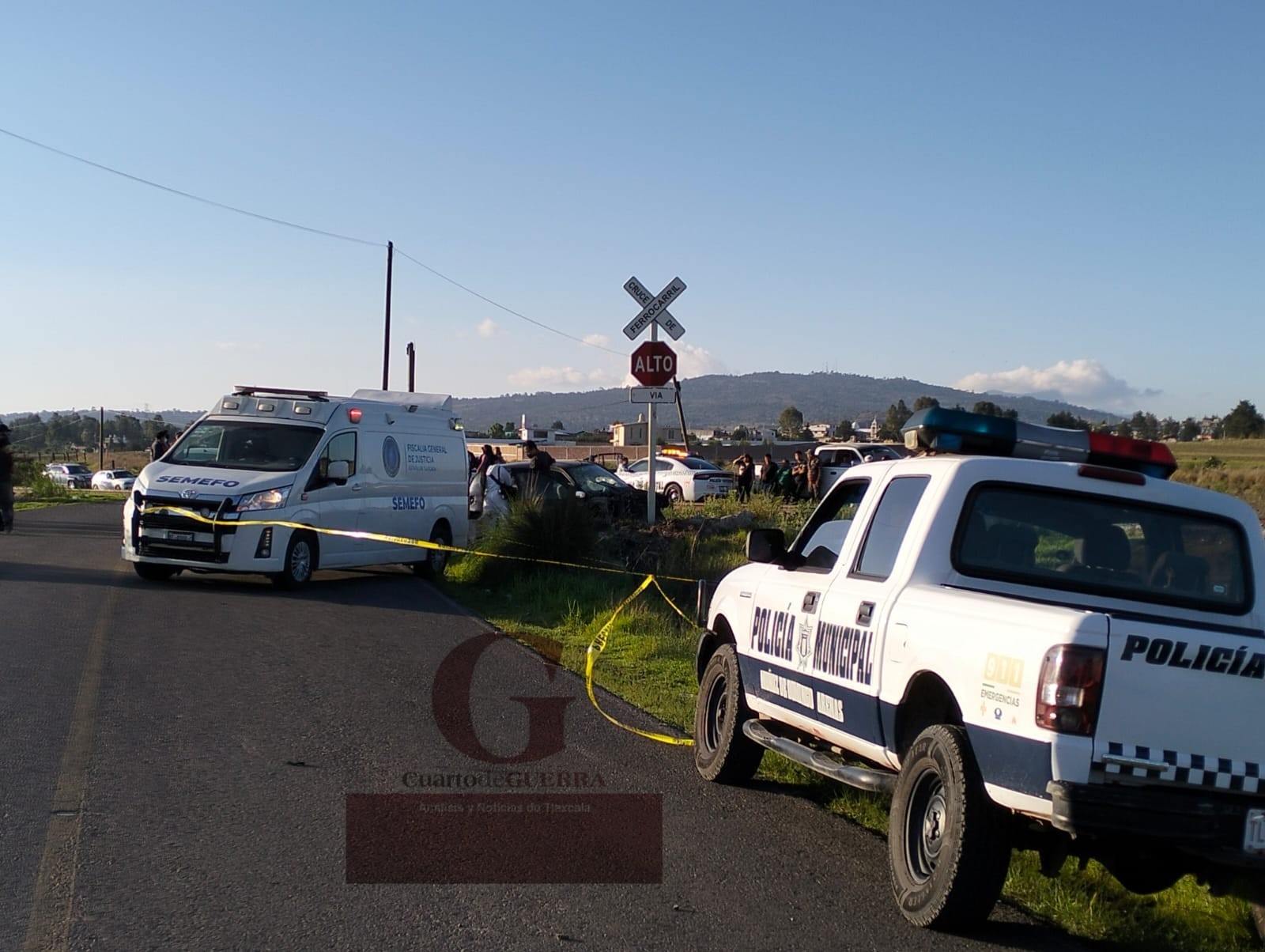Una mujer muerta y dos hombres heridos luego de que tren embistiera un auto en Muñoz de Domingo Arenas