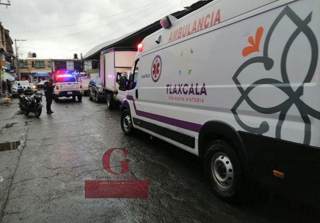 Presunta discusión en mercado de Zacatelco termina con un franelero baleado y un comerciante detenido