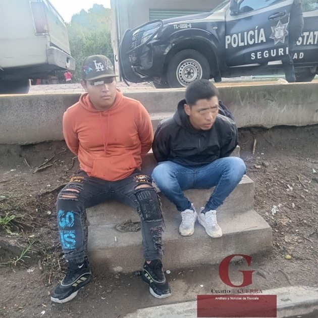 Cae par de 'Los Budas' con arma tras persecución en Huactzinco, uno de 16 años