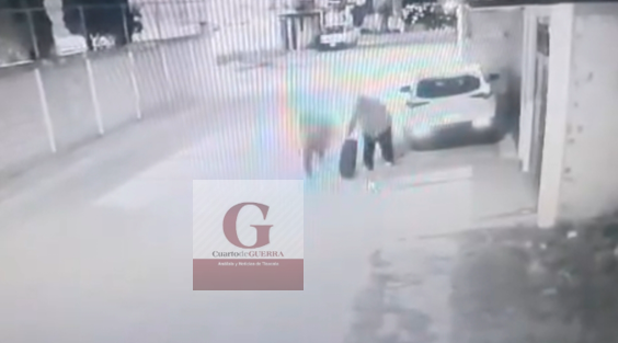 Encapuchados le 'vuelan' la llanta a una camioneta a un costado de la Técnica 35 en El Alto, Chiautempan