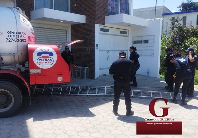 Trabajador de empresa de gas LP cae de tres metros de altura en Papalotla; termina en el hospital
