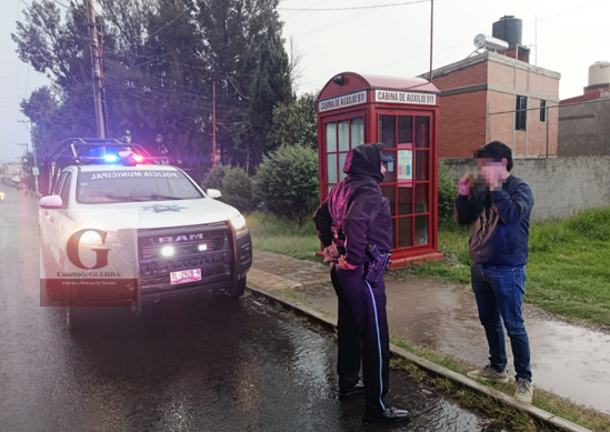¡Pide auxilio en cabina del 911! Rescatan a madre y a su bebé  de caso de violencia familiar