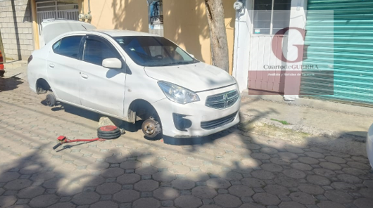 'Amantes de lo ajeno' roban llantas a vehículo en Santa Úrsula Zimatepec, Yauhquemehcan