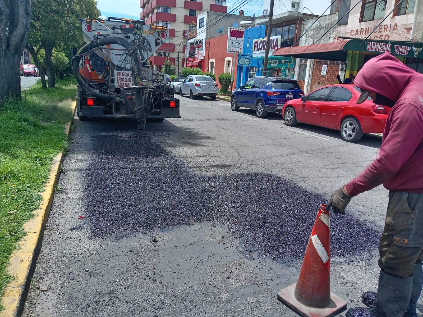 El Gobierno de Apizaco mantiene acciones permanentes de bacheo en el Boulevard Emilio Sánchez Piedras