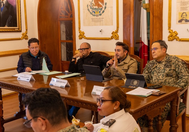 Mandos militares y autoridades de seguridad cierran filas con Salvador Santos para blindar la Huamantlada y la Carrera de Carcachas