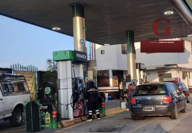 ¡Fingió comprar gasolina! Asaltante armado roba más de 10 mil pesos a despachadora en Nativitas